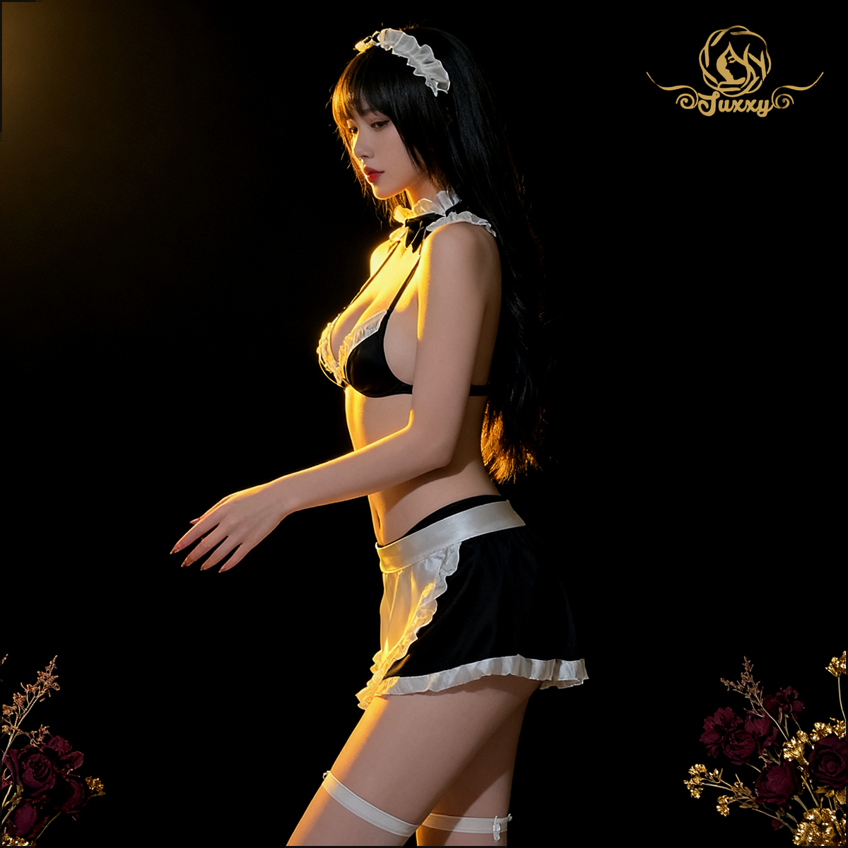 A simple maid-style lingerie set made of silk is more skin-friendly, smooth, and alluring.