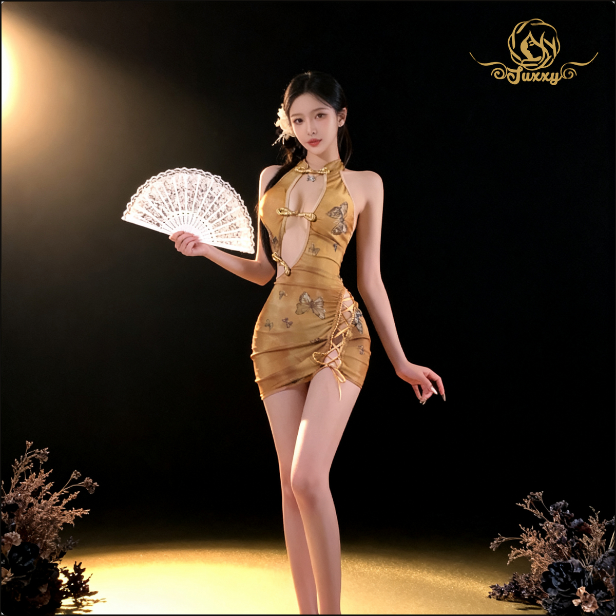 Chinese-style cheongsam with high slit and hip-hugging skirt, retro style erotic uniform